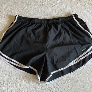 Nike Women’s running shorts size 1X black with White trim